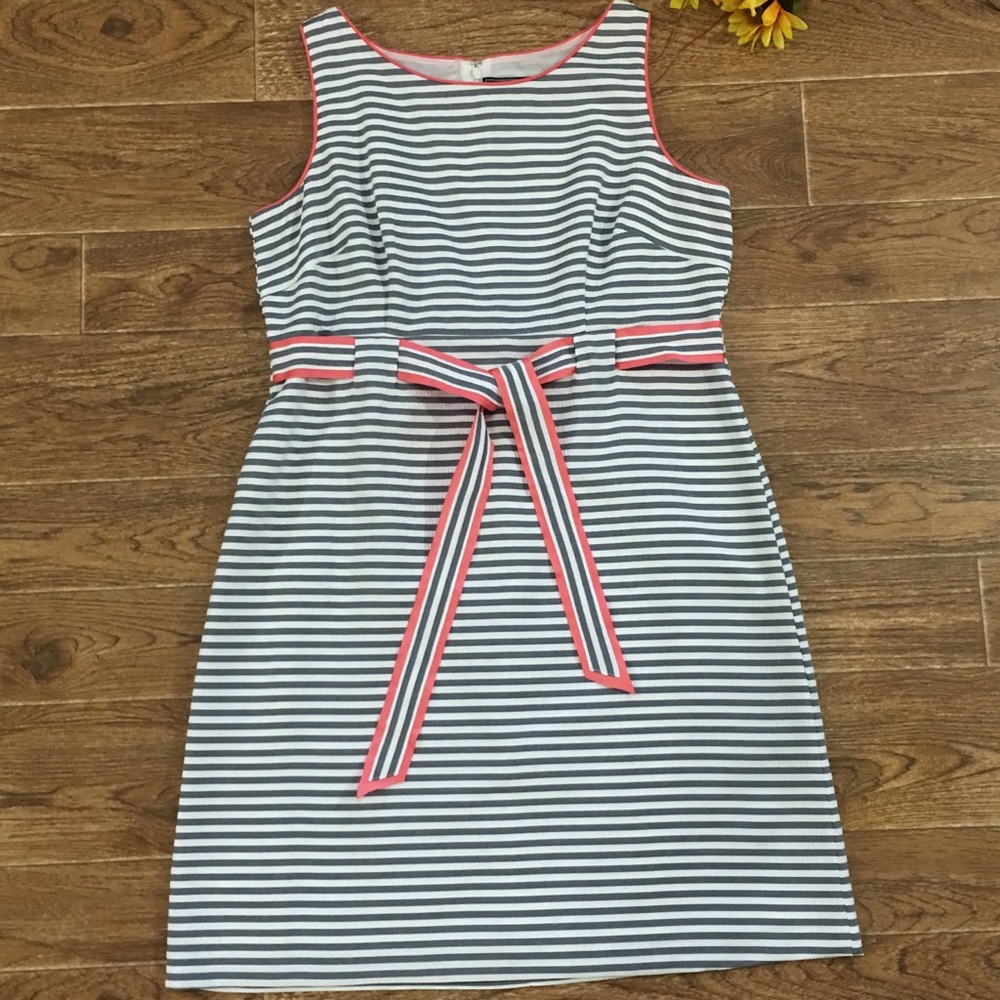 ✨Jessica Howard Gray Striped Sleeveless Dress✨